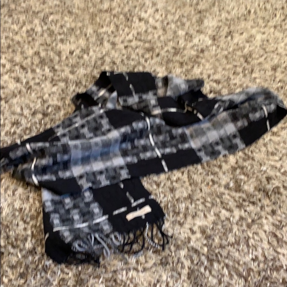 Wool scarf